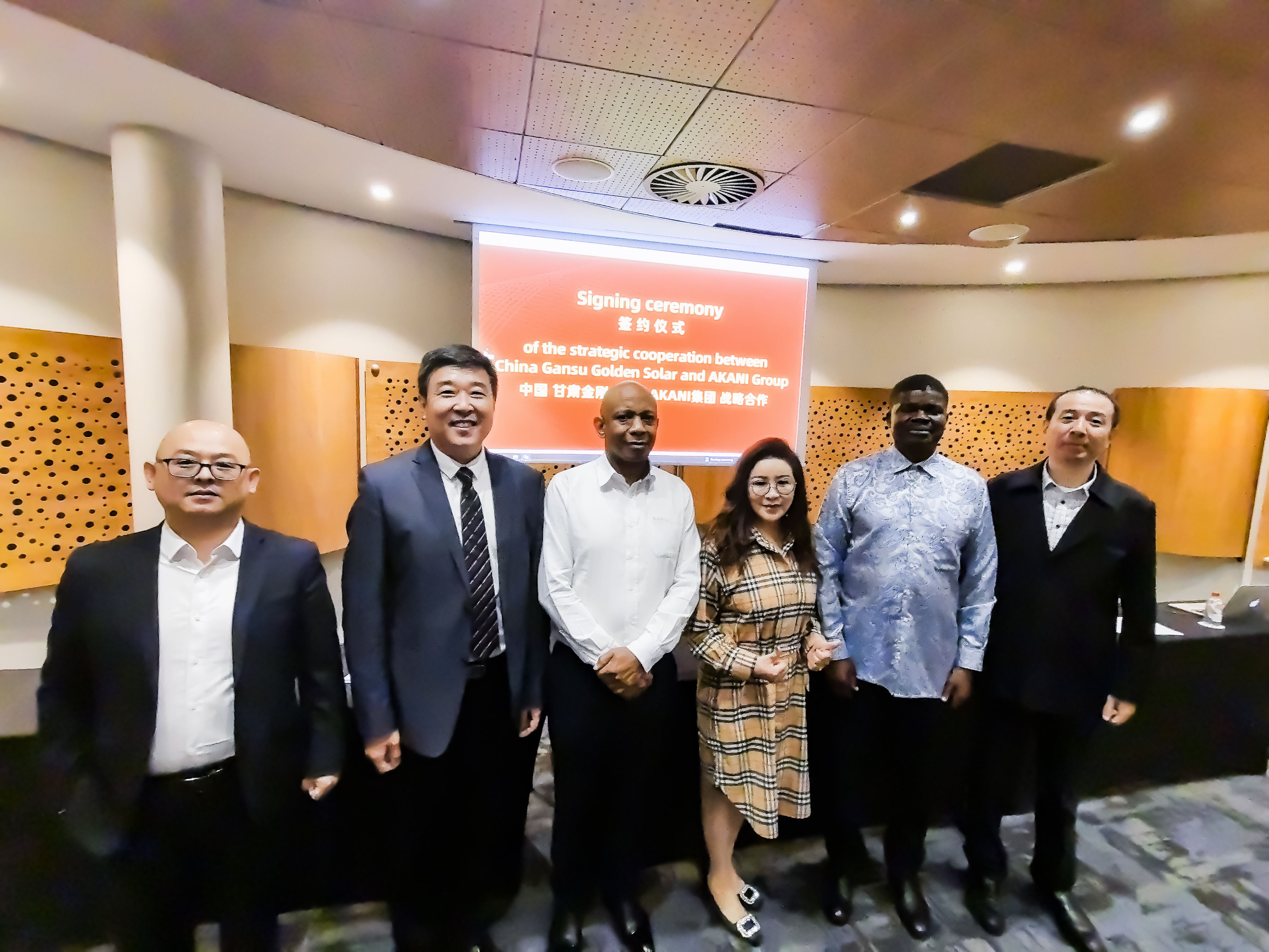 ������Ե���Я��AKANI�����������з����ܺ����±��